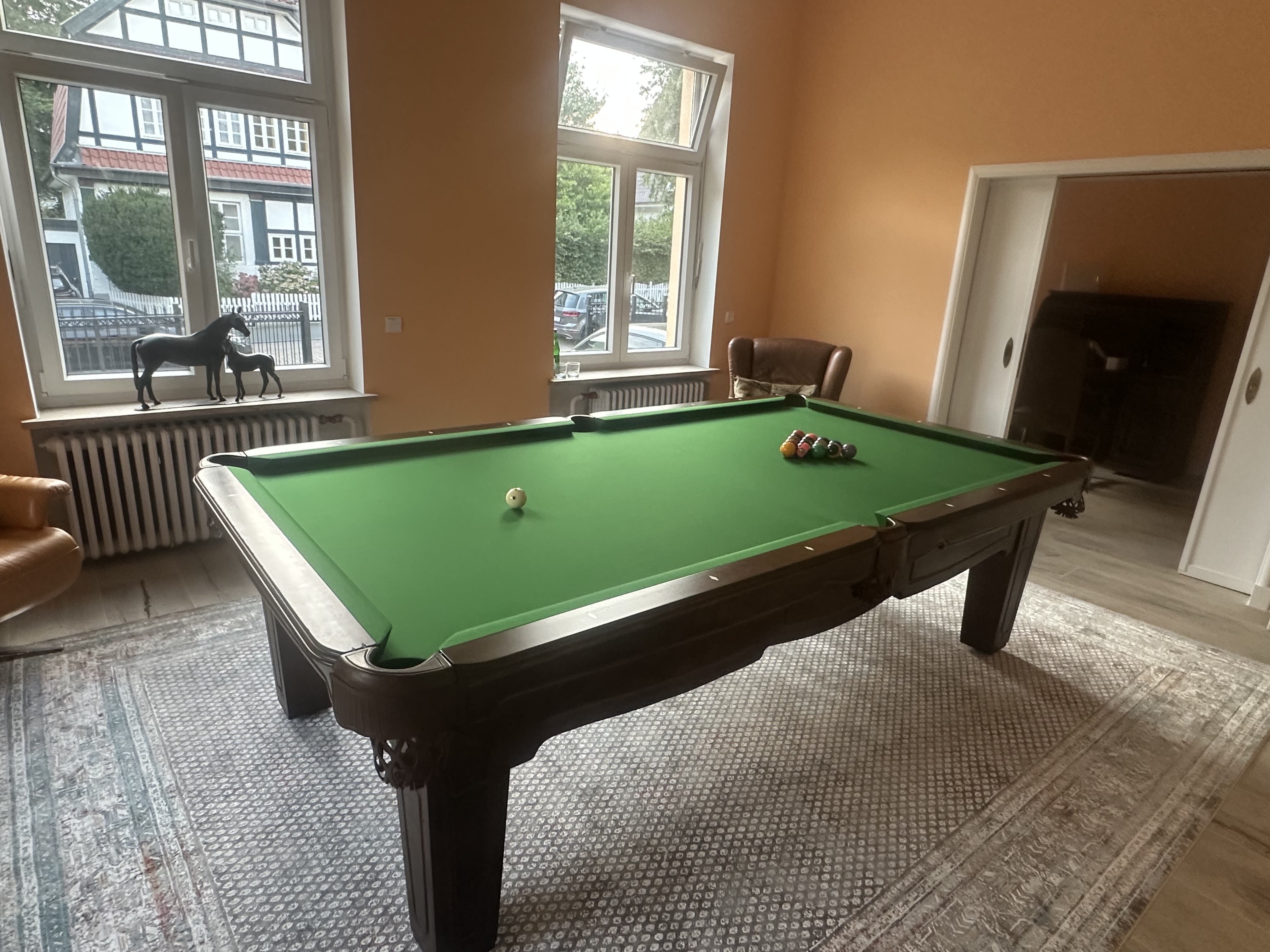 Billardtisch Wellington 9ft im Wohnraum in Celle